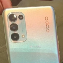 这款手机延续了Reno 4系列的设计风格