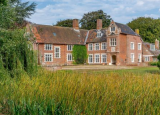 伊丽莎白女王时代的庄园韦斯顿霍尔挂牌出售价格为139.5万英镑