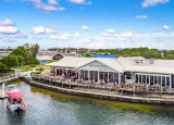 同样位于阳光海岸的鹈鹕水域酒馆在拍卖会上以1080万美元的价格售出