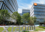 带变焦摄像头和曲面显示屏的小米智能手机