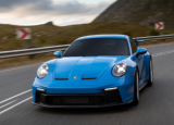 新款保时捷911GT3是一款恰好是街头合法的赛车