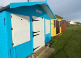 Scratby的海滩小屋业主已经为他们的海滩小屋支付了7500英镑