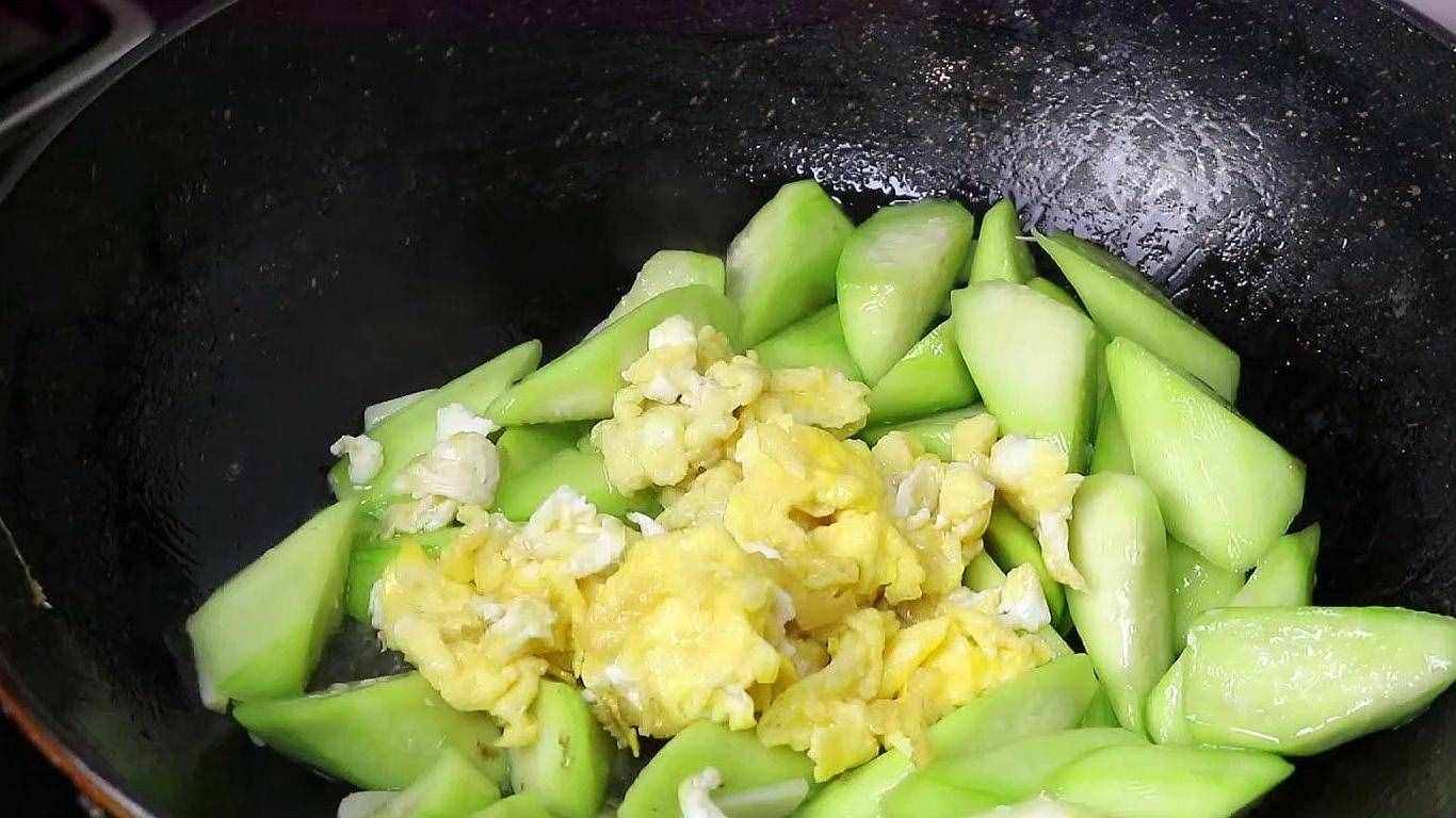 2根丝瓜，2个鸡蛋，我家一周做6次，上桌就抢吃光，真香