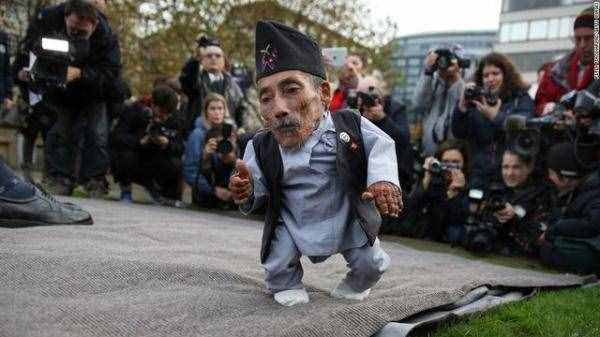 世界上最矮的男人，身高仅有0.5米，他一辈子都没有娶老婆