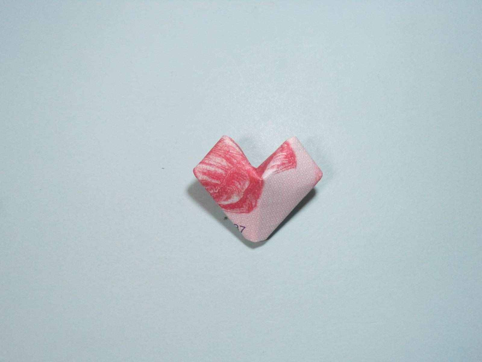 手工折纸爱心 用钱折纸立体爱心详细图解