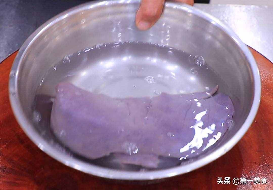 猪肝如此爆炒鲜嫩不老，厨师长分享做法和技巧，滑嫩不腥又入味