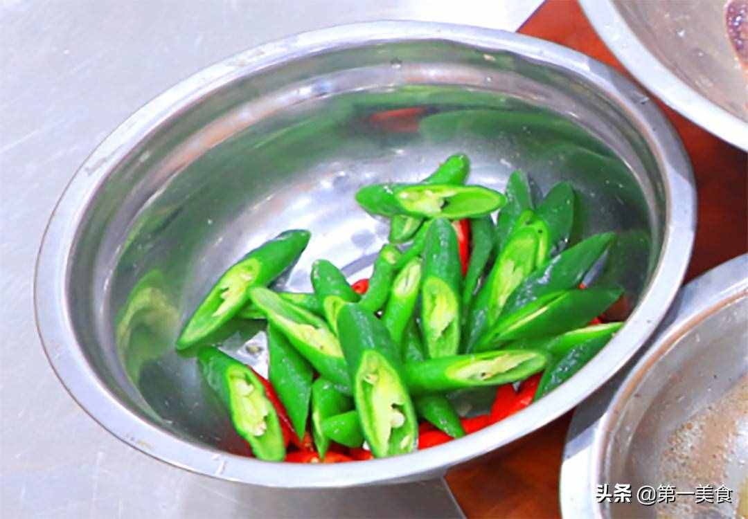 猪肝如此爆炒鲜嫩不老，厨师长分享做法和技巧，滑嫩不腥又入味