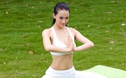 除了丰胸，女人常吃它，让乳房一大再大！（文末送秘方）