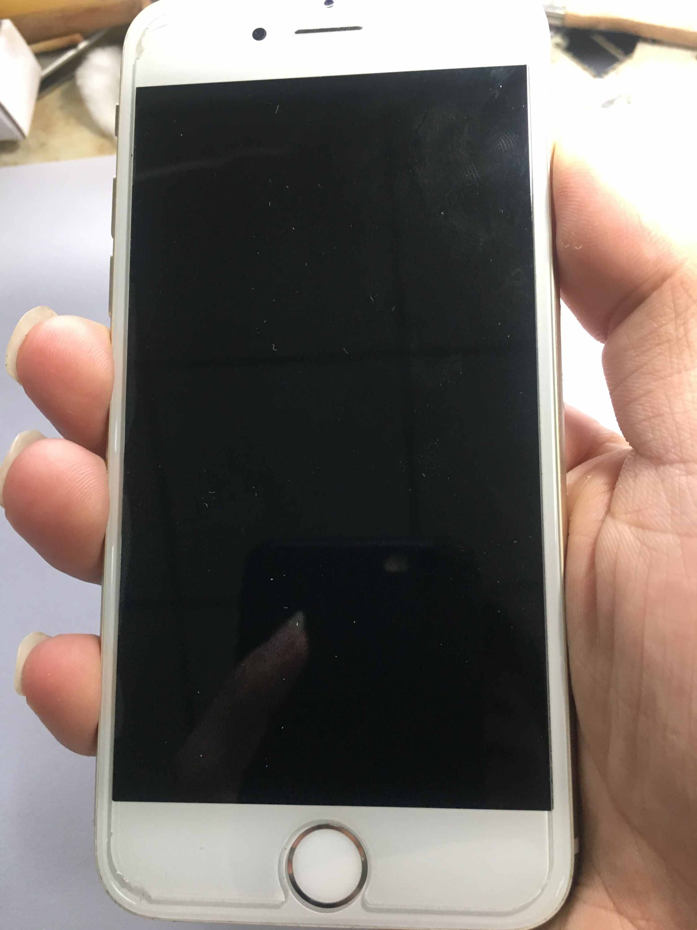 手机不开机？没什么大不了的事儿 很多时候都是这里的问题