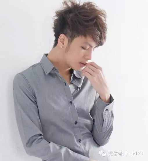 又一波非主流发型强势来袭，男学生在哪里？