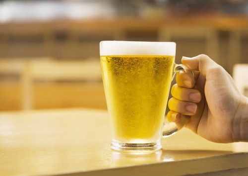 专家：啤酒有助于延长男性性爱时间