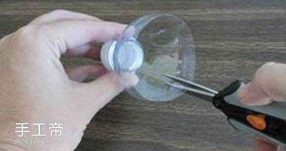 用矿泉水瓶制作小花 简单手工塑料花怎么做 -  www.shougongdi.com