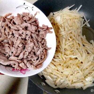 在家不知道吃什么，吃莲藕炒肉丝就对了