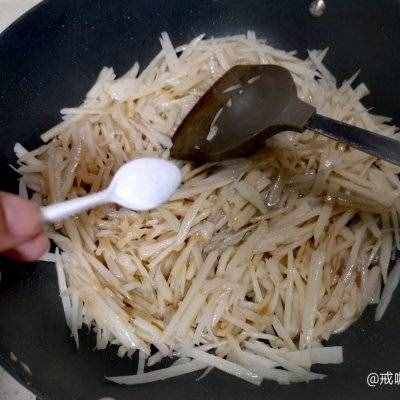 在家不知道吃什么，吃莲藕炒肉丝就对了