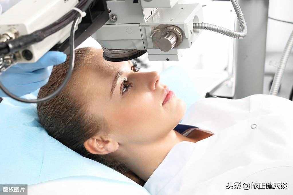 近视的人，经常戴眼镜让眼睛变形了，怎么办
