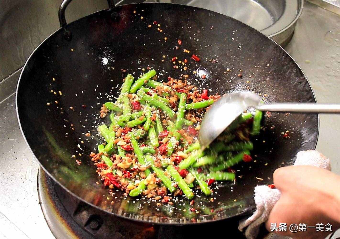 干煸四季豆，焯水还是过油？用对了方法，四季豆鲜嫩又美味