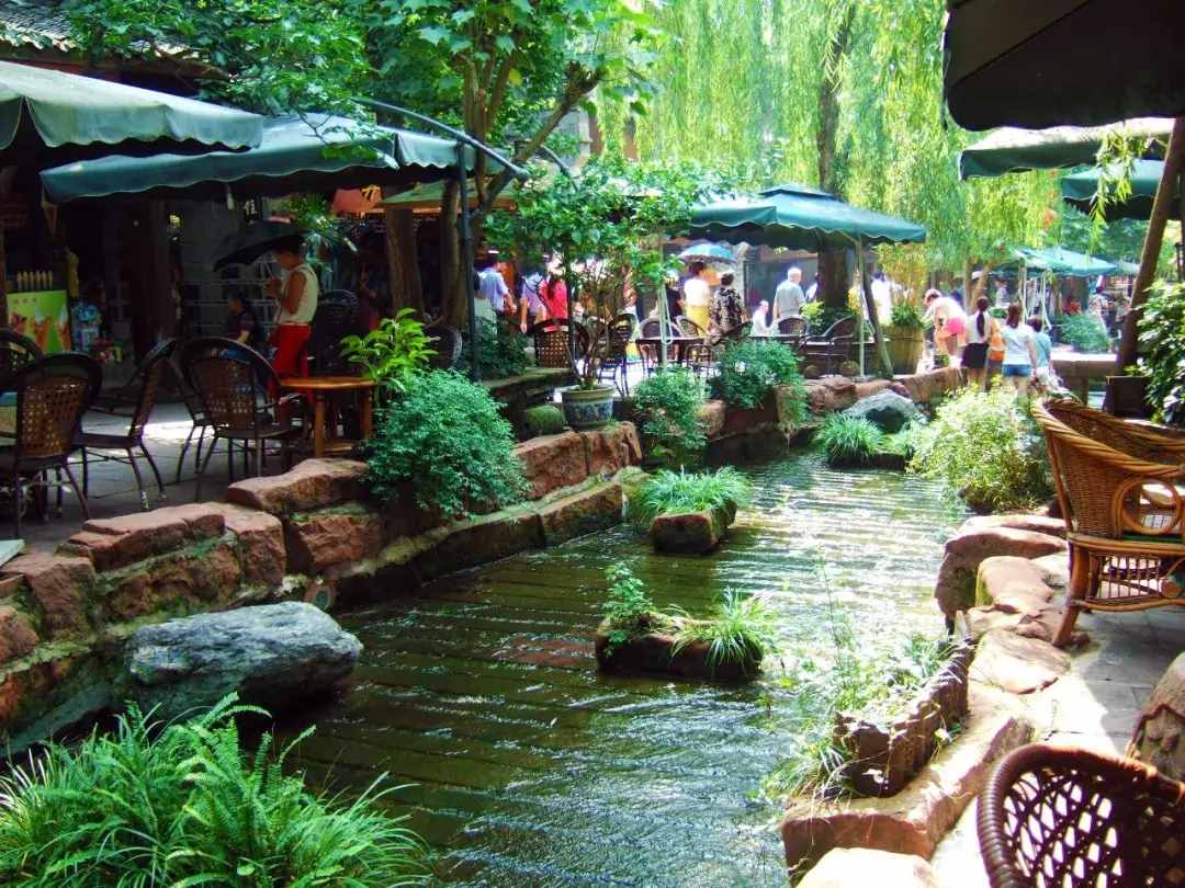 千万不要去黄龙溪，你会湿身，还会吃撑
