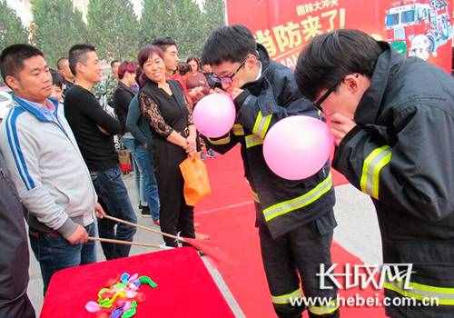 “消防来了”趣味冲关活动走进石家庄益友百货
