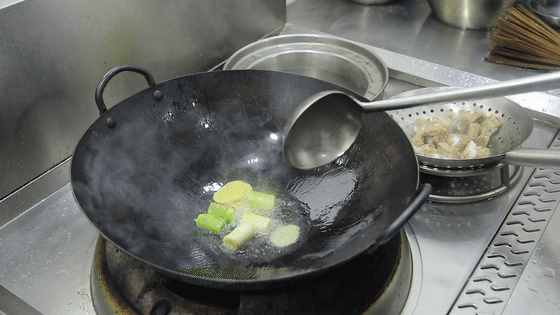排骨汤这样炖！不仅汤汁清亮，排骨不腥，而且少油、少盐更健康