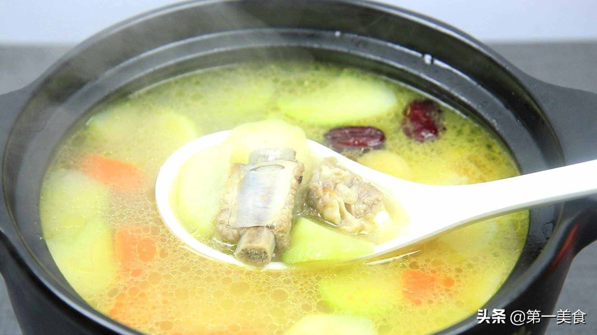 排骨汤这样炖！不仅汤汁清亮，排骨不腥，而且少油、少盐更健康