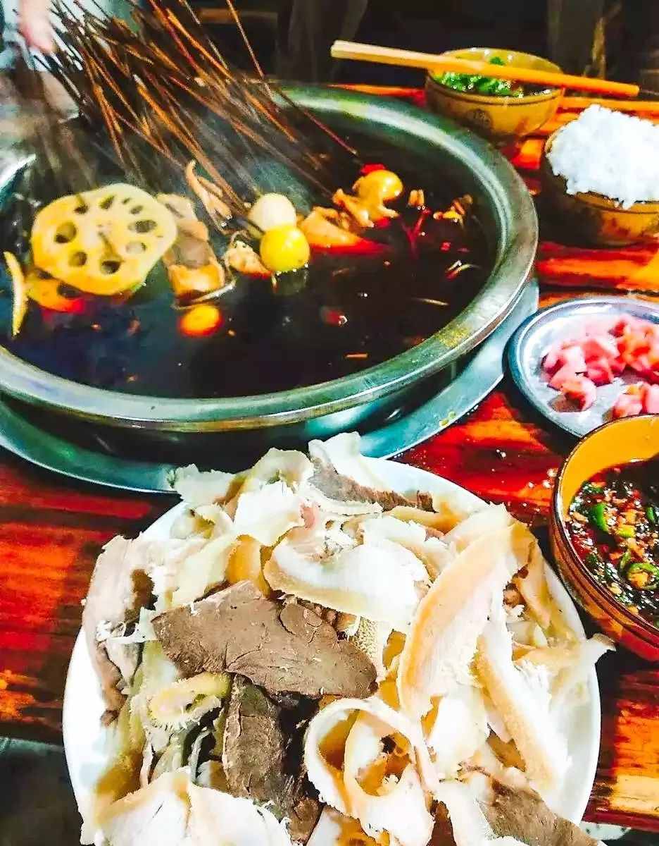 收藏！成都最火的18条美食街，再有人问来成都吃什么，就甩给他！