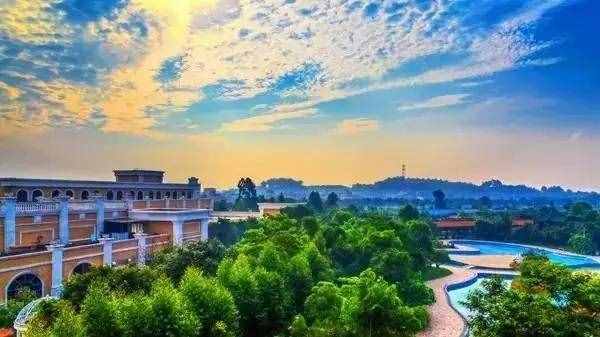 三水芦苞温泉度假村！豪华双人房含自助早餐+无限次温泉+自助晚餐