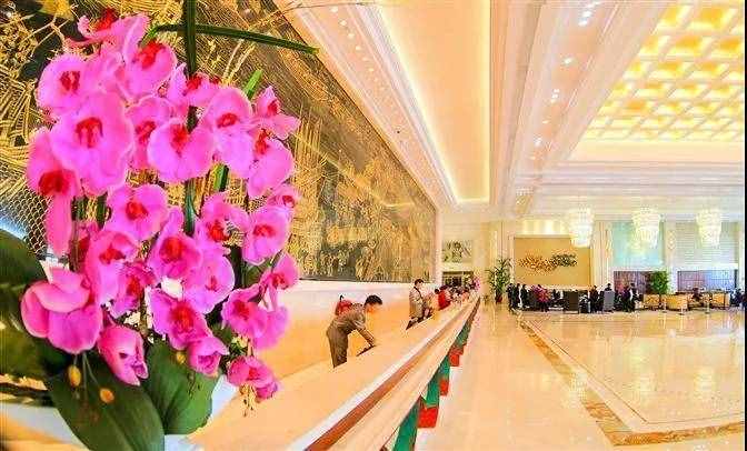 三水芦苞温泉度假村！豪华双人房含自助早餐+无限次温泉+自助晚餐