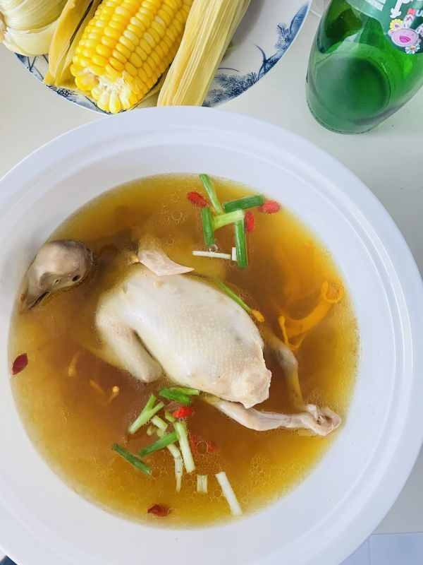 用这个技巧做虫草花鸽子汤，味道好吃极了