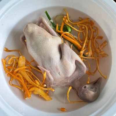 用这个技巧做虫草花鸽子汤，味道好吃极了