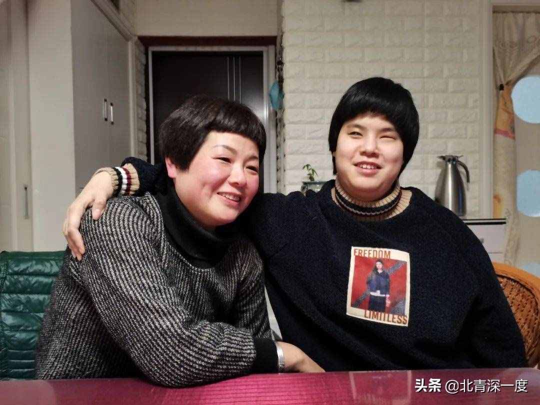 盲人女孩不做推拿却年入百万，觉得自己还不够火，“走在街上还没有人认出我”
