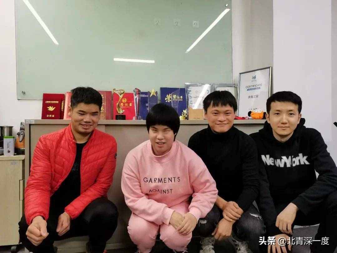 盲人女孩不做推拿却年入百万，觉得自己还不够火，“走在街上还没有人认出我”