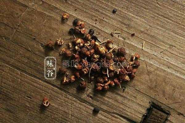 腊肉别再蒸着吃，4款家常做法简单又美味，好吃的不要不要的！