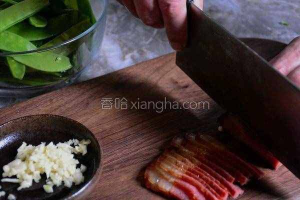 腊肉别再蒸着吃，4款家常做法简单又美味，好吃的不要不要的！