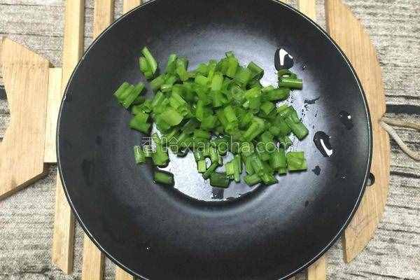 腊肉别再蒸着吃，4款家常做法简单又美味，好吃的不要不要的！