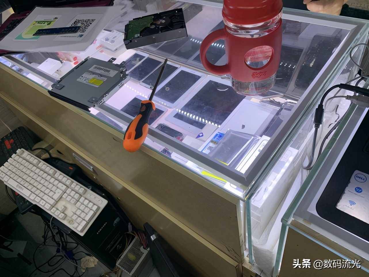电脑一直发出异响，我说硬盘坏了，客户：没摔没碰怎么可能会坏？