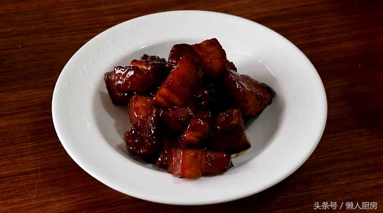 腐乳红烧肉你会做吗？做法很简单，这样做的红烧肉不用放一滴酱油