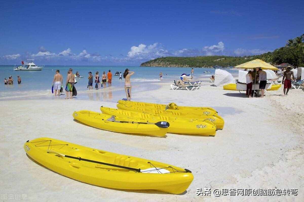 搞笑谜语：黄色小船并排坐，温度高了把衣脱（打一水果）