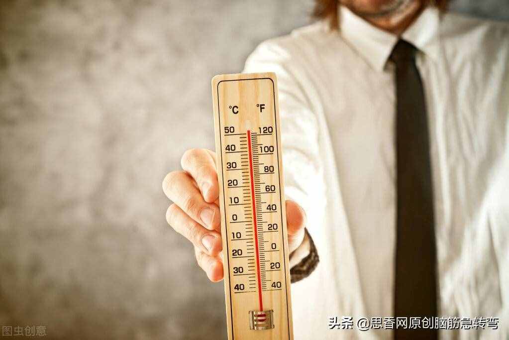 搞笑谜语：黄色小船并排坐，温度高了把衣脱（打一水果）