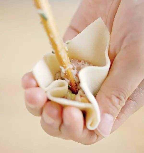 手把手教你包馄饨 每个步骤都配高清图 别再说你学不会了
