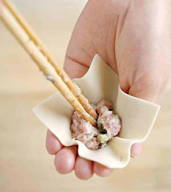 手把手教你包馄饨 每个步骤都配高清图 别再说你学不会了