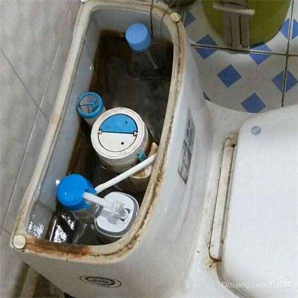 马桶冲水量大小怎么调