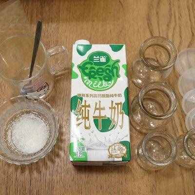 吃了这碗水果冻牛奶布丁，一口下肚感觉超暖