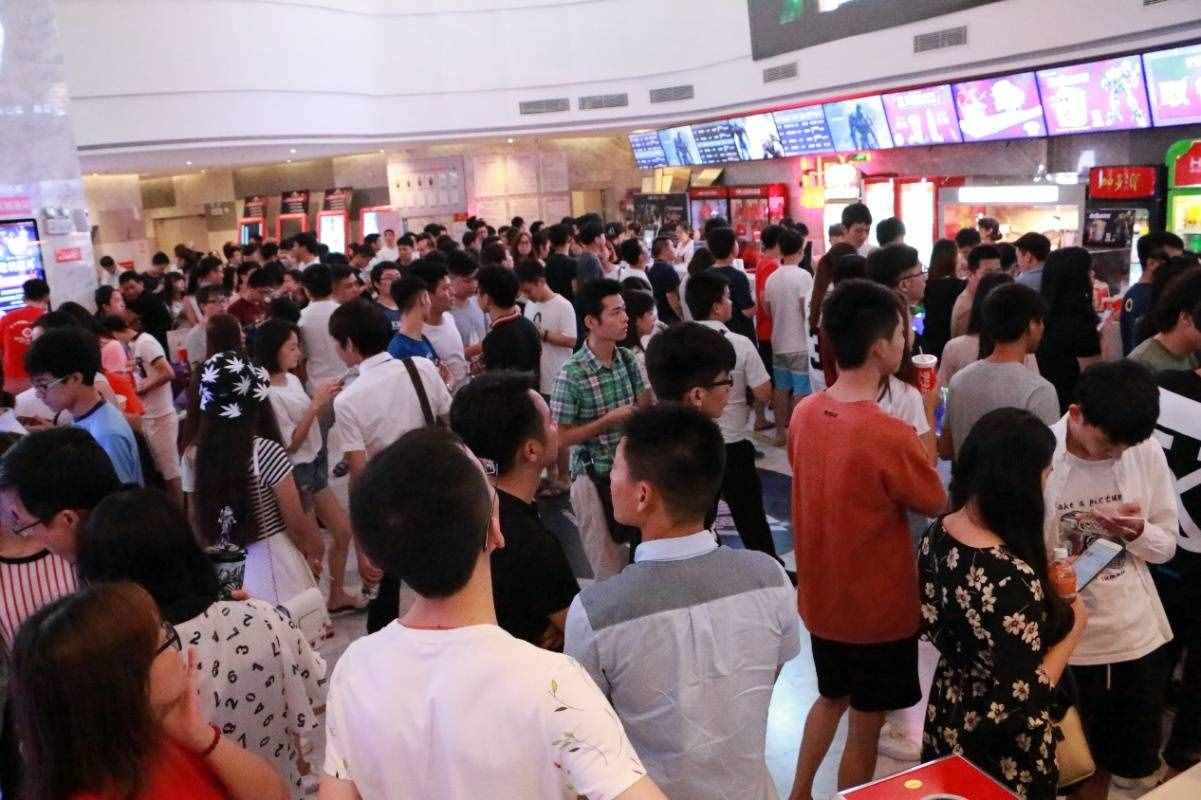 华谊兄弟影院《变形金刚5》零点首映嗨翻全场 与您共赴十年之约