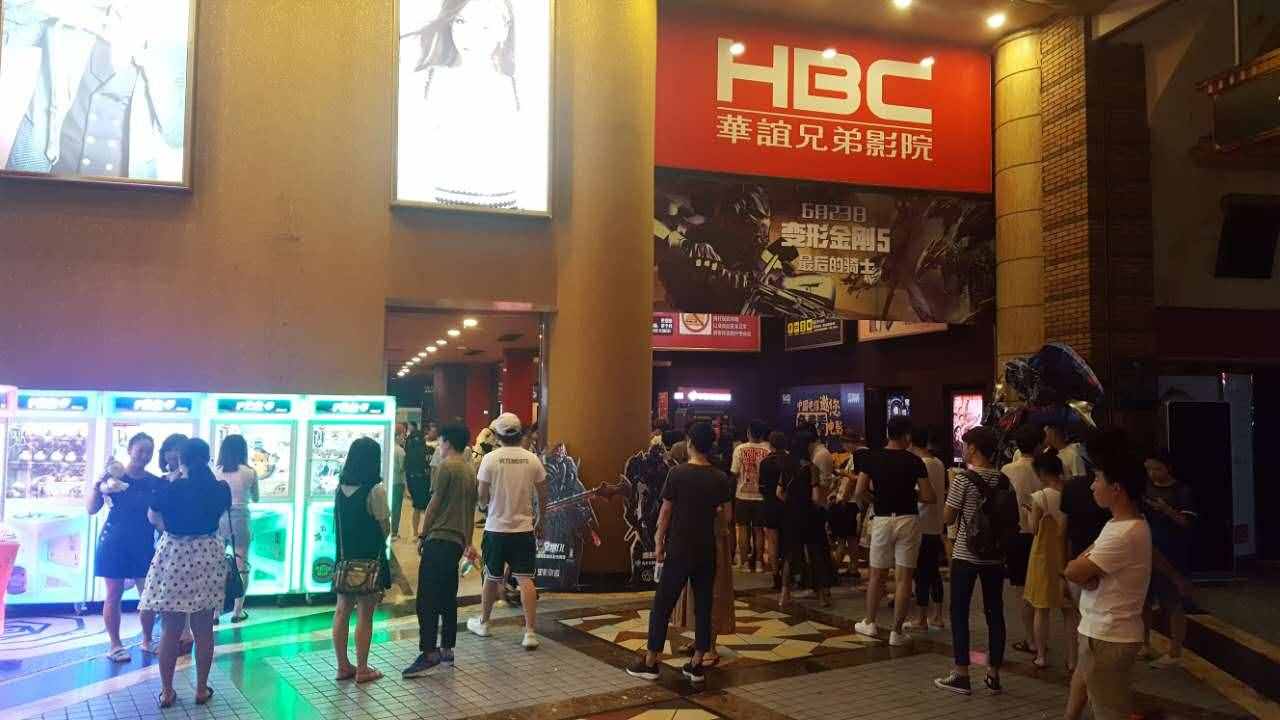 华谊兄弟影院《变形金刚5》零点首映嗨翻全场 与您共赴十年之约