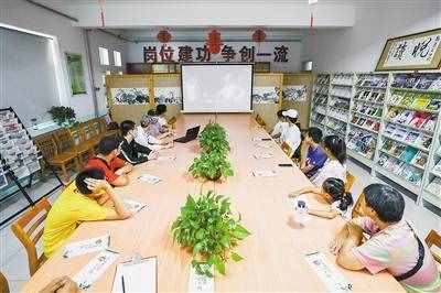 大厂图书馆举行暑假励志电影展播