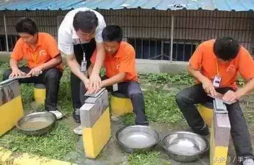 老厨师教你如何磨刀，正确的磨刀技巧。