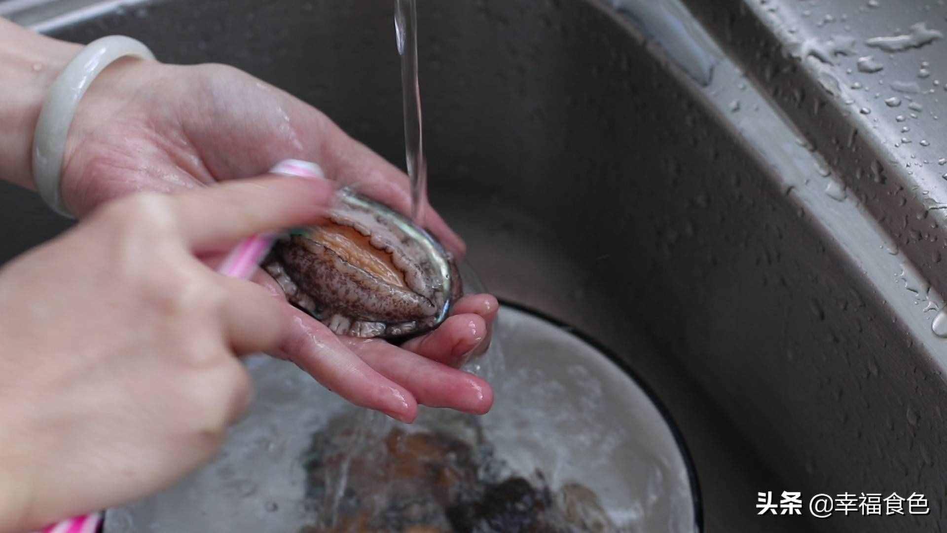 教你一个鲍鱼好吃的做法，不煮不炖，简单蒸一蒸，营养又美味