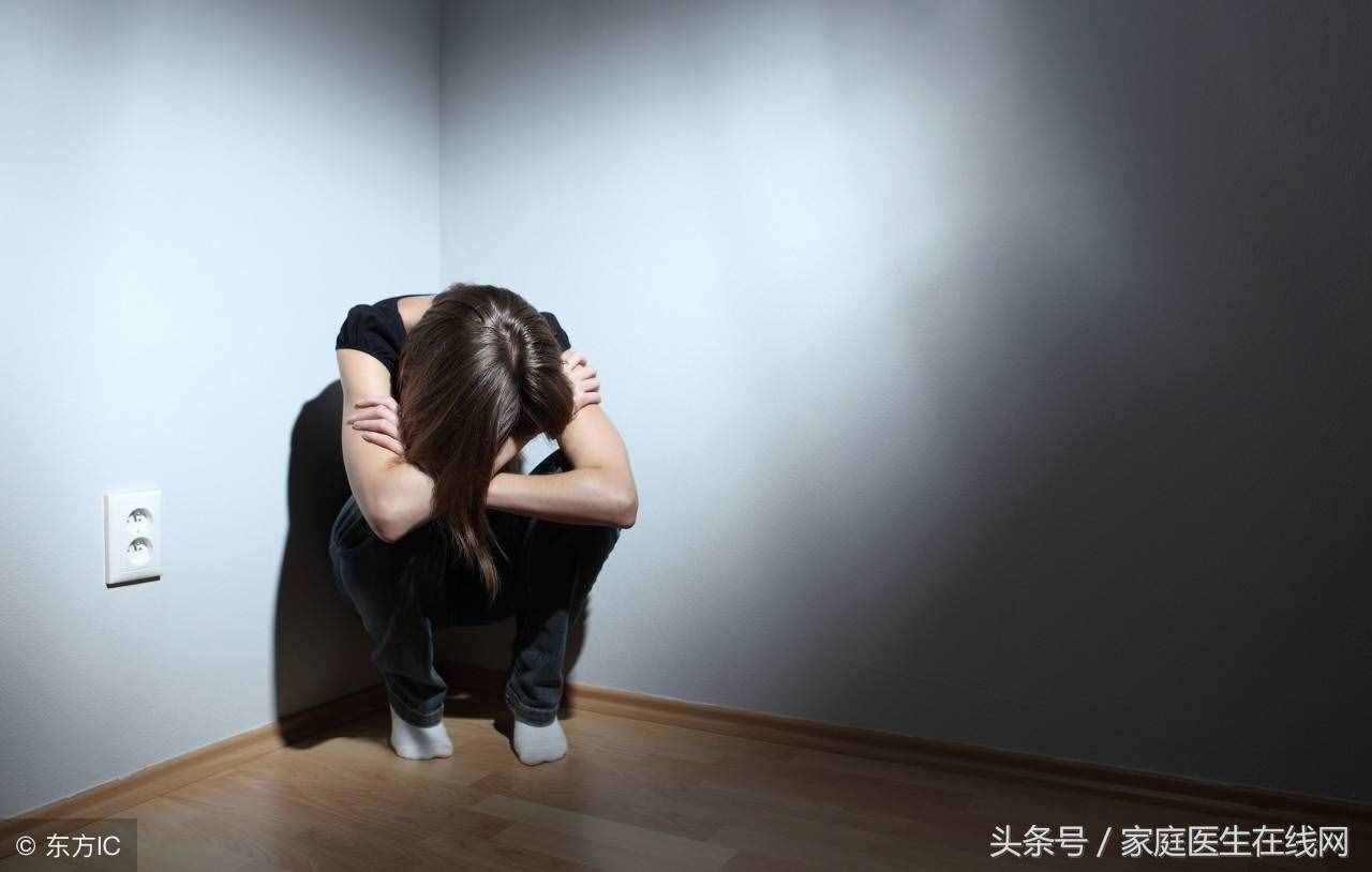 面对抑郁症患者，学会4个开导方法，解除“心理危机”