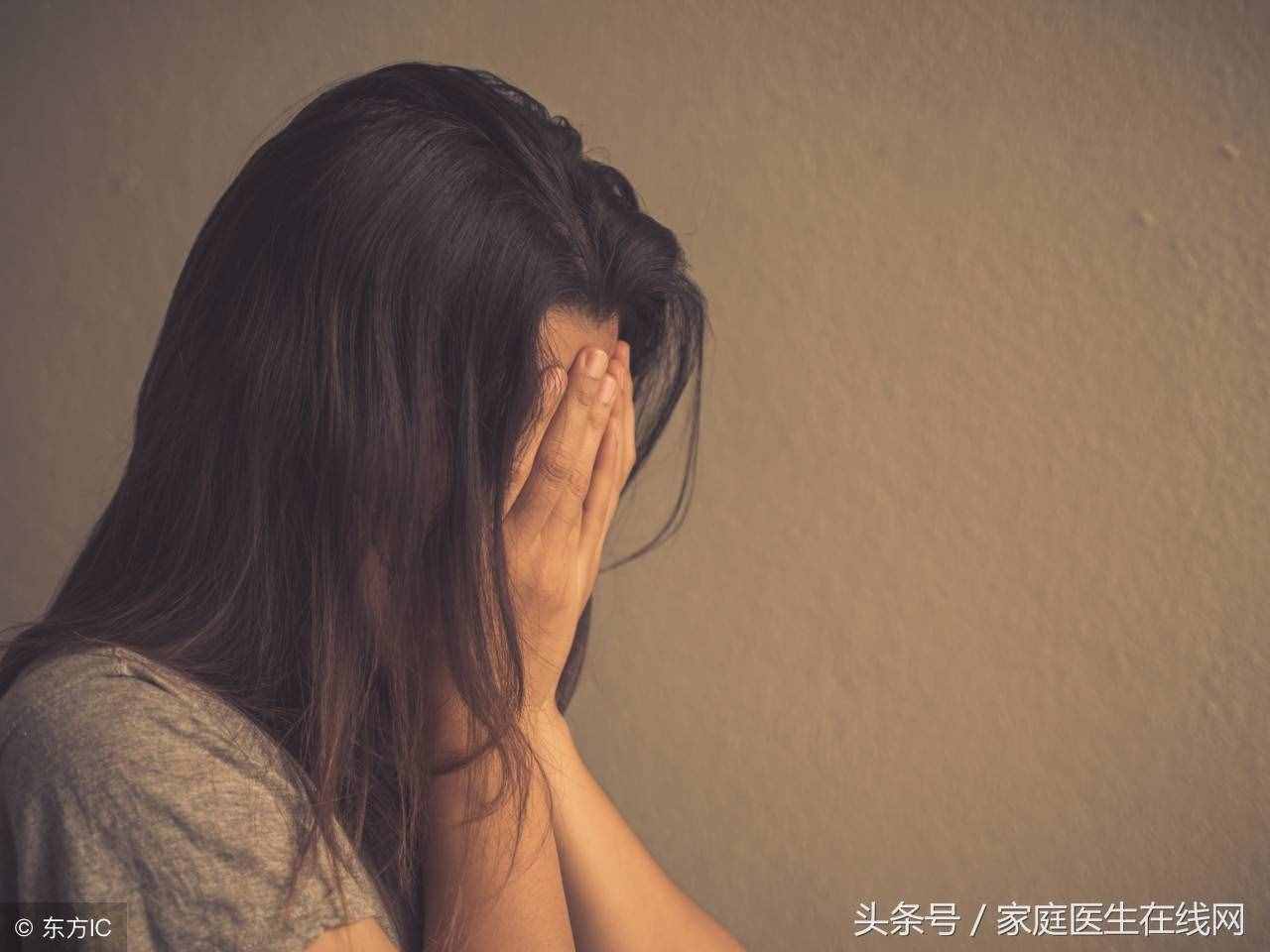 面对抑郁症患者，学会4个开导方法，解除“心理危机”