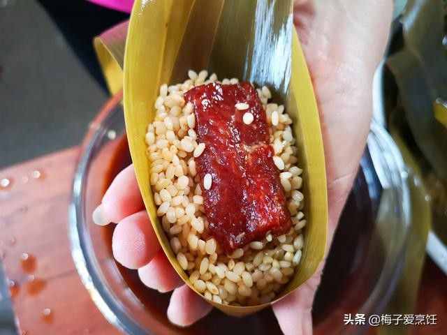 肉粽子这样做，步骤简单，肉香米糯，比买的还好吃，真香
